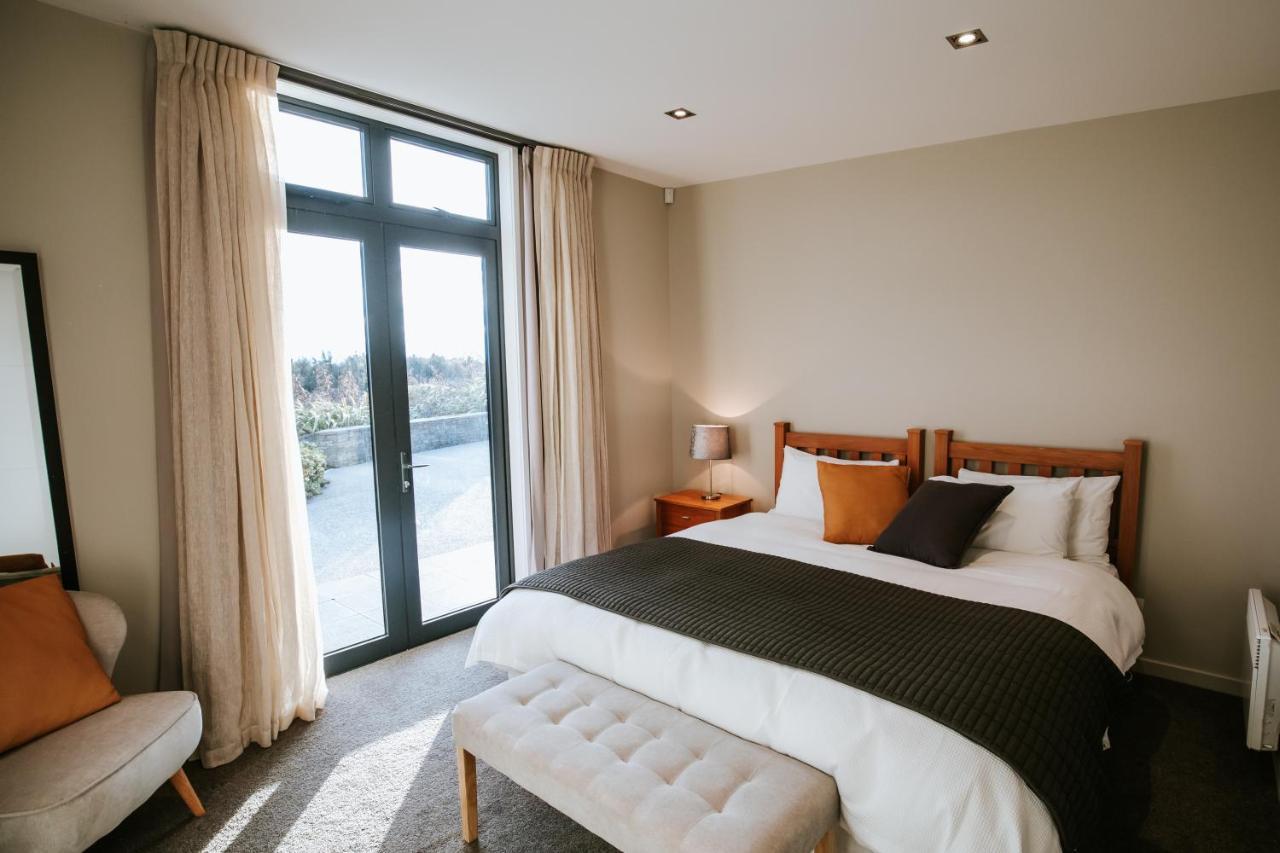 Mt Gold Retreat - Sleeps 8 - Spa Pool - Tennis Court Wanaka Exterior photo